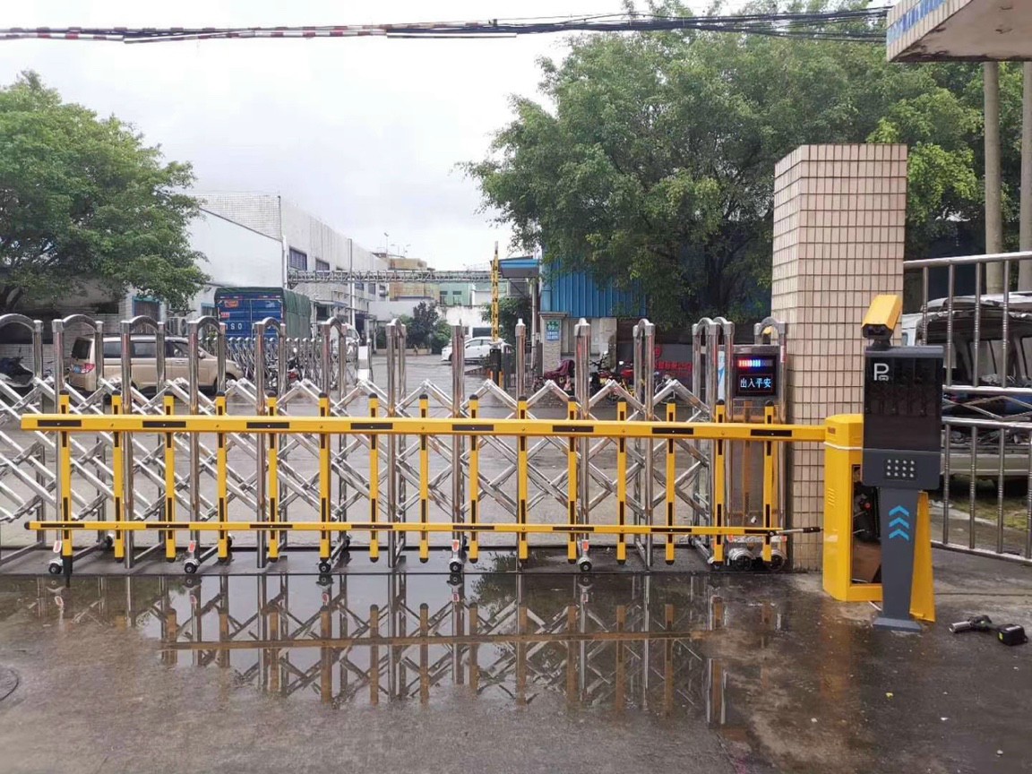 Cổng Xếp Bình Phước - Chơn thành Cửa Cổng Xếp Inox - Nhôm Tự Động KCN Đồng Xoài - Bình Phước