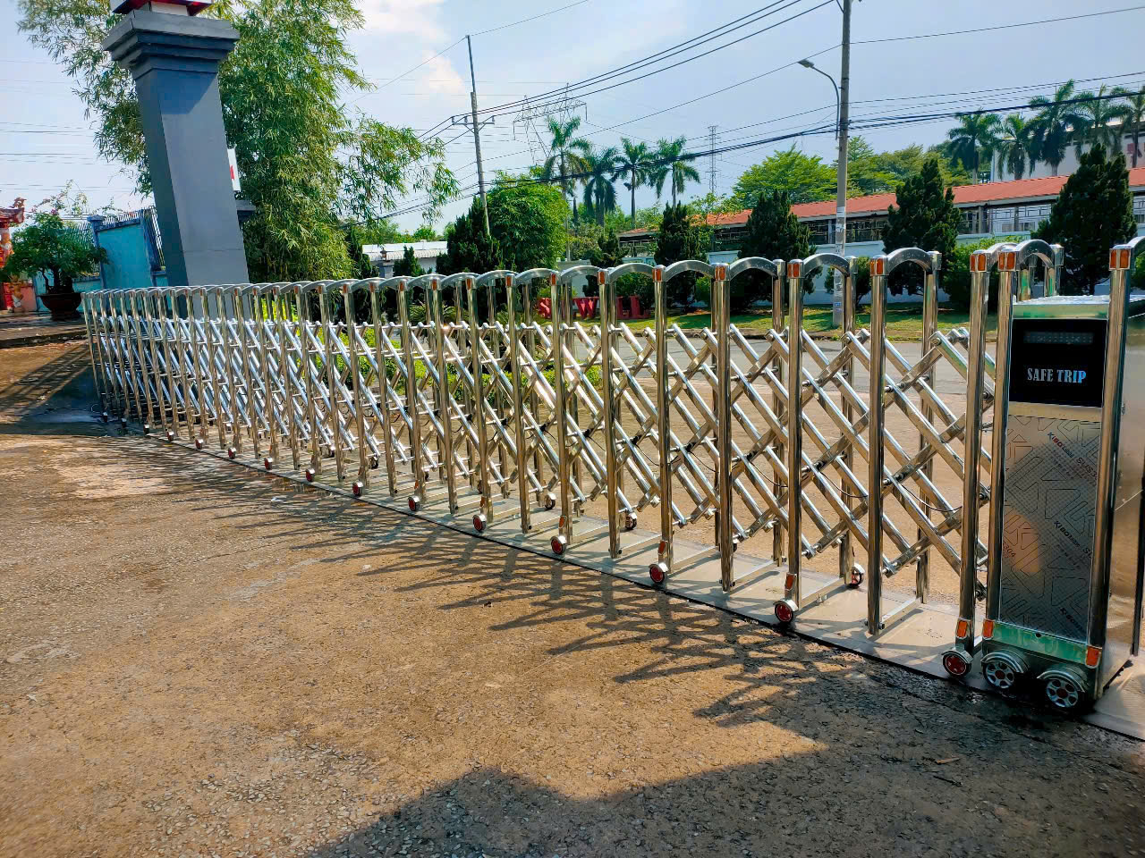 Cổng Xếp Đồng Nai. Cửa Cổng Xếp INOX-Nhôm Nhập Khẩu Tỉnh Đồng Nai.  TP.Biên Hòa. Tại Thành Phố ĐN-BH
